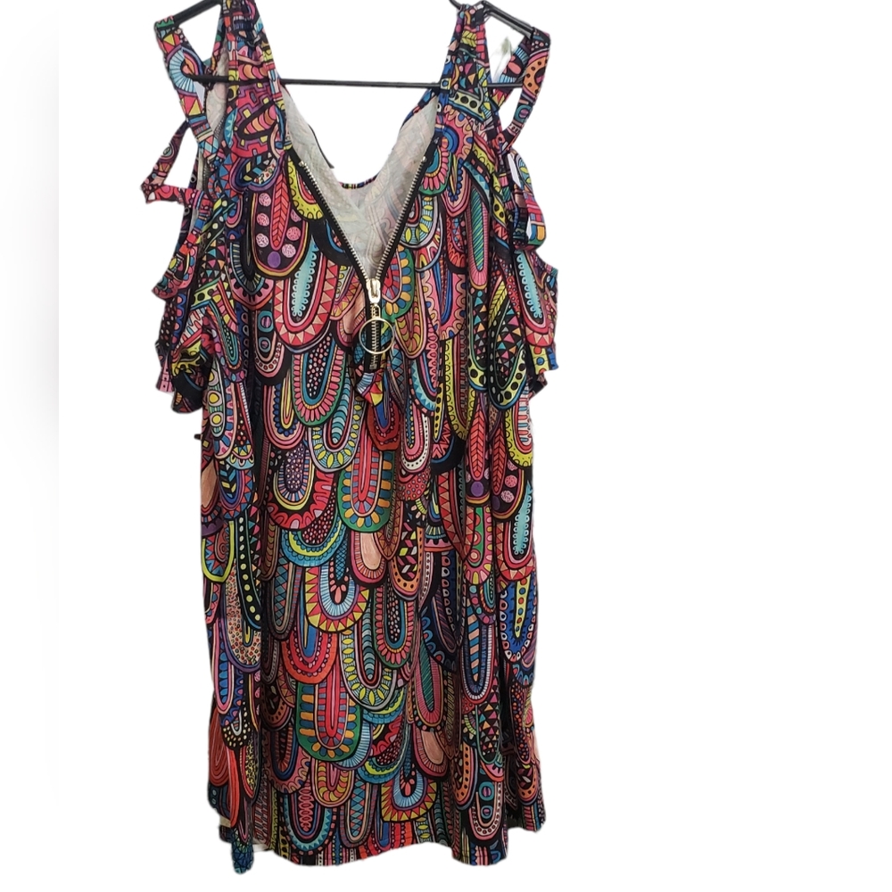 Paisley V-neck Zipper Trim Cold Shoulder Top, 5X